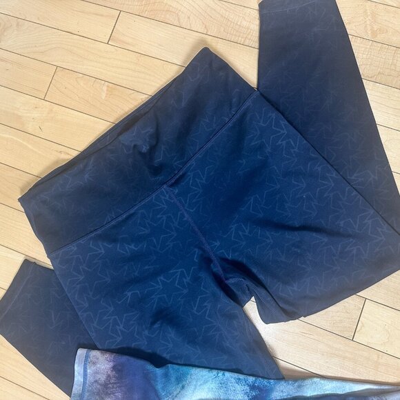 Set of TWO GAP FIT Eclipse Leggings Pants Size Medium Navy Stars Blue Print - Picture 3 of 12